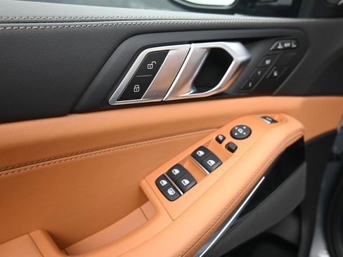 Used 2026 BMW X7 xDrive40i w/ M Sport Package image 9