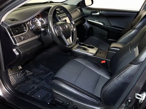 Used 2014 Toyota Camry SE image 12