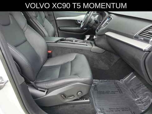 Used 2022 Volvo XC90 T5 Momentum w/ Protection Package Premier FWD image 10