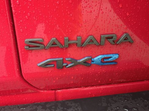 Used 2025 Jeep Wrangler Unlimited Sahara image 32