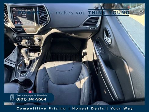 Used 2021 Jeep Cherokee Latitude Lux w/ Comfort/Convenience Group image 16