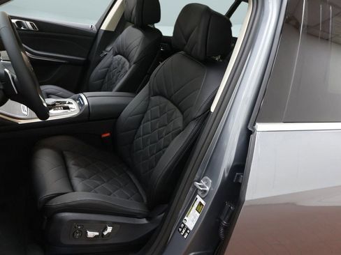 Used 2025 BMW X7 xDrive40i w/ Premium Package image 5