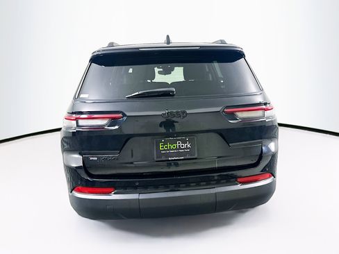 Used 2023 Jeep Grand Cherokee L Laredo image 7