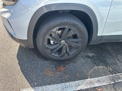 Certified 2023 Volkswagen Atlas SE w/ Panoramic Sunroof Package image 4