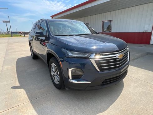 Used 2023 Chevrolet Traverse LT FWD image 2