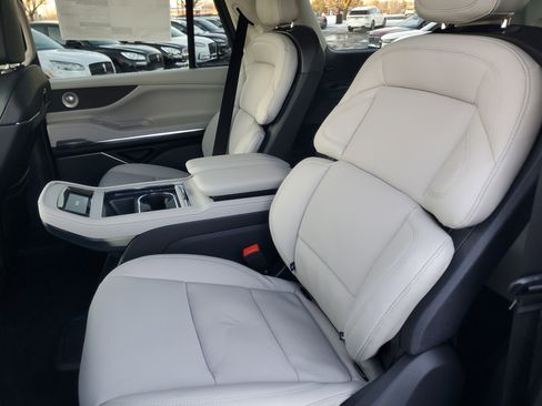 New 2025 Lincoln Navigator L Reserve image 31
