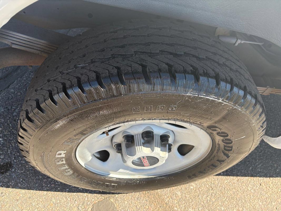 Used 2009 GMC Savana 3500 RWD image 8