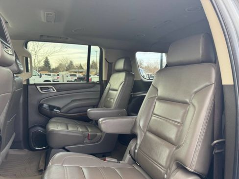 Used 2019 GMC Yukon XL Denali image 32