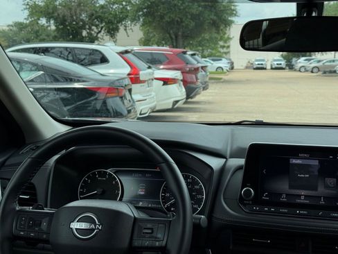 Used 2025 Nissan Rogue SV AWD/4WD image 35