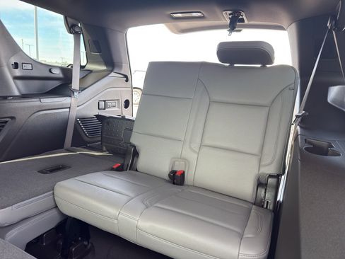 Used 2022 Chevrolet Tahoe LT w/ Luxury Package image 34