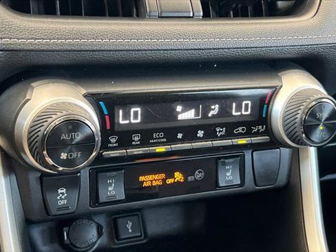 Certified 2020 Toyota RAV4 XLE w/ Convenience Package AWD/4WD image 22