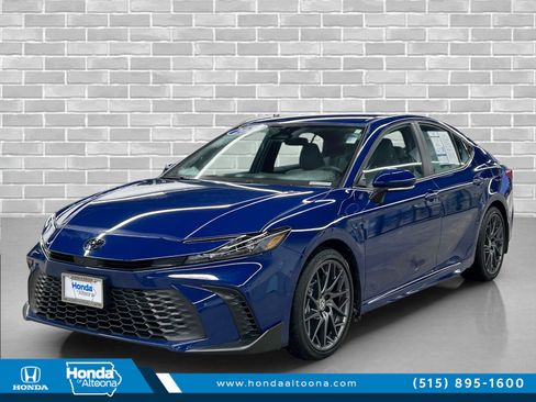 Used 2025 Toyota Camry SE image 1