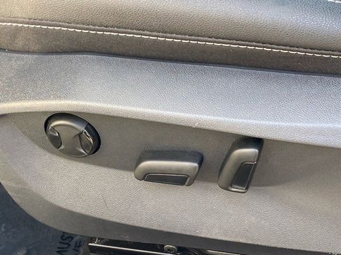 Certified 2023 Volkswagen Taos SE w/ Panoramic Sunroof Package image 14