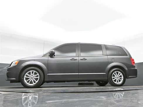 Used 2020 Dodge Grand Caravan SXT image 37