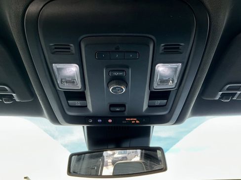 Used 2023 GMC Yukon SLT image 35