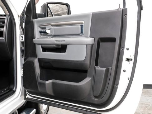 Used 2017 RAM 1500 Express RWD image 32