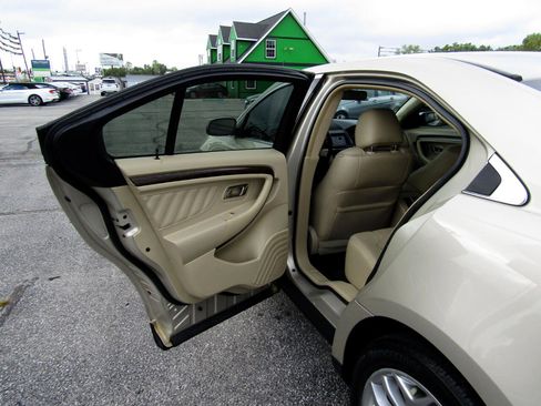 Used 2017 Ford Taurus Limited image 19