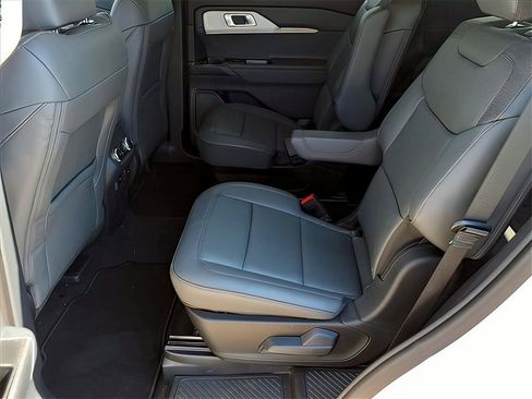 New 2025 Ford Explorer Active w/ Active Comfort Package image 16