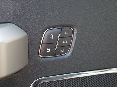 Certified 2022 Ford F250 Lariat w/ Black Appearance Package image 39