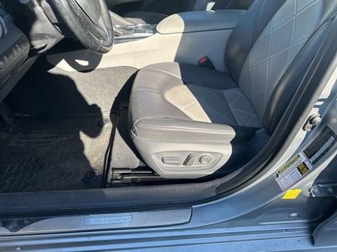 Used 2019 Toyota Camry XLE w/ Navigation Package image 13