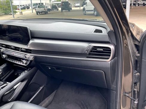 Used 2025 Kia Telluride S AWD/4WD image 18