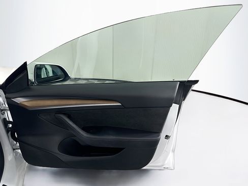 Used 2023 Tesla Model 3 Standard Range image 31