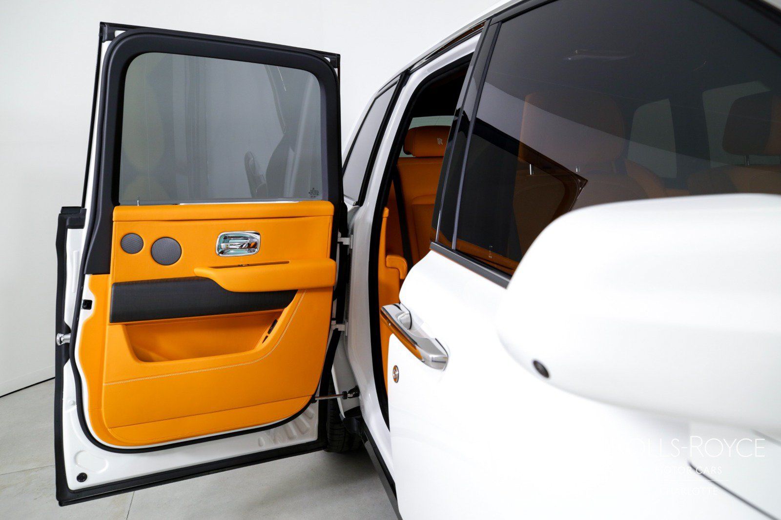 Used 2025 Rolls-Royce Cullinan AWD/4WD image 25