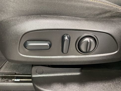 Used 2018 Chevrolet Traverse LT FWD image 32