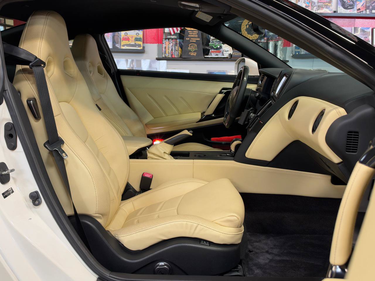 Used 2015 Nissan GT-R Premium AWD/4WD image 25