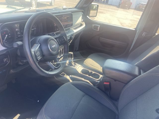 Used 2024 Jeep Wrangler Unlimited AWD/4WD image 16