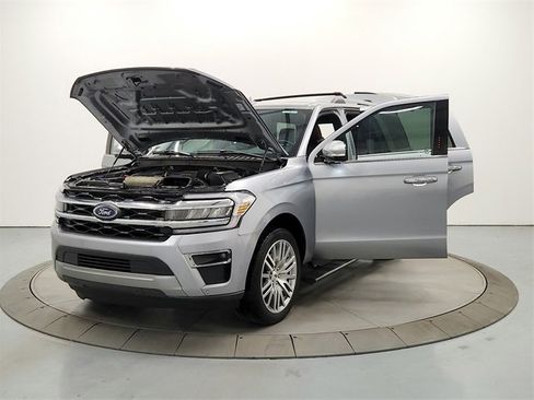 Used 2024 Ford Expedition Limited image 11
