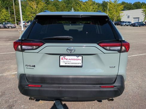 Used 2020 Toyota RAV4 XLE FWD image 5