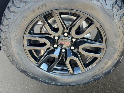 Used 2020 GMC Sierra 1500 Elevation w/ Elevation Value Package image 10