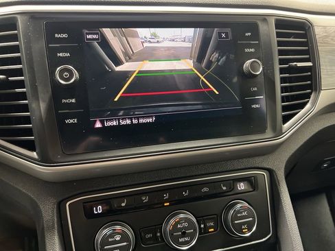 Used 2020 Volkswagen Atlas Cross Sport SE FWD image 20