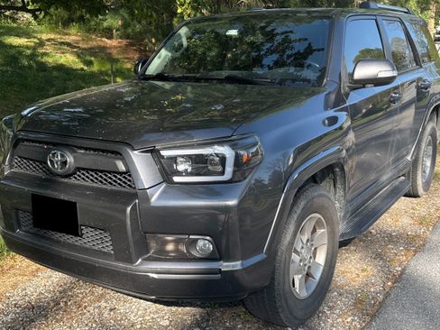 Used 2010 Toyota 4Runner Trail AWD/4WD image 2