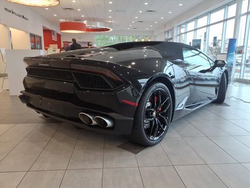 Used 2018 Lamborghini Huracan LP 580-2 image 3