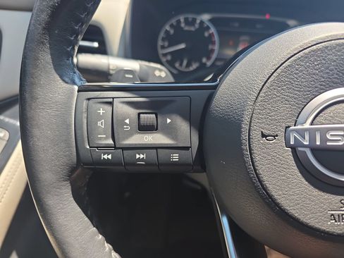 Used 2023 Nissan Rogue SL w/ SL Premium Package FWD image 17