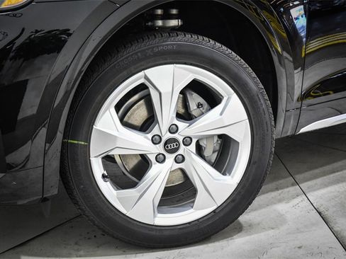 Certified 2025 Audi Q5 2.0T Premium Plus image 12