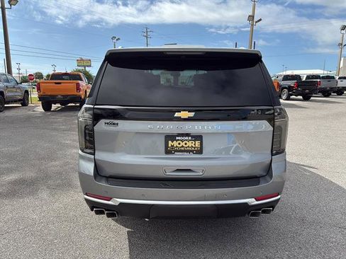 New 2026 Chevrolet Suburban High Country AWD/4WD image 7