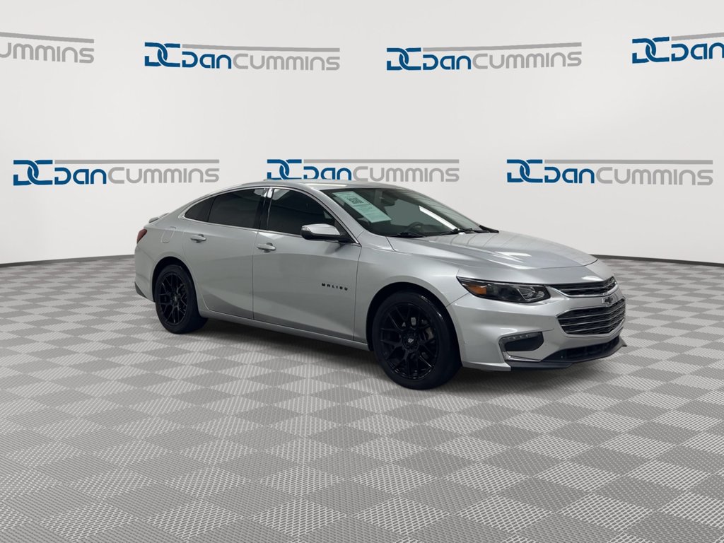 Used 2018 Chevrolet Malibu LT FWD image 2