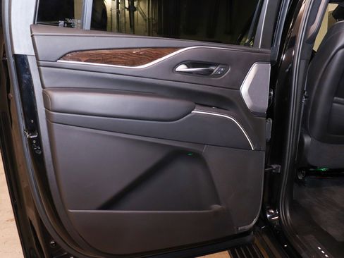 Used 2022 Cadillac Escalade ESV Sport Platinum w/ LPO, ONYX Package image 18