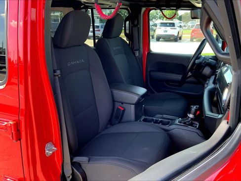 Used 2022 Jeep Wrangler Unlimited Sahara w/ Cold Weather Group AWD/4WD image 9