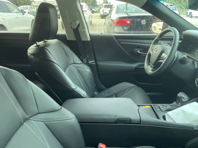 Used 2024 Lexus ES 300h w/ Technology Package FWD image 8