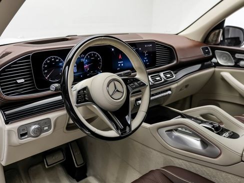 Used 2026 Mercedes-Benz Maybach GLS 600 4MATIC image 9