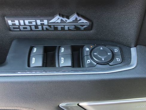 Used 2022 Chevrolet Silverado 1500 High Country w/ High Country Premium Package AWD/4WD image 13