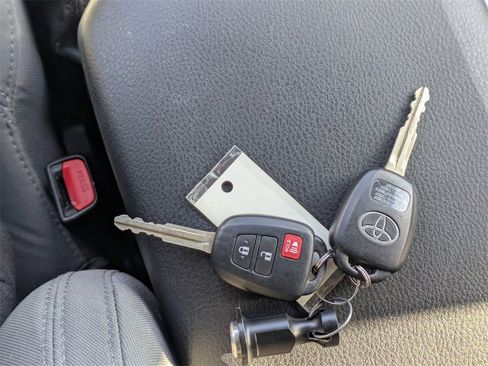 Used 2021 Toyota Tacoma SR5 image 32