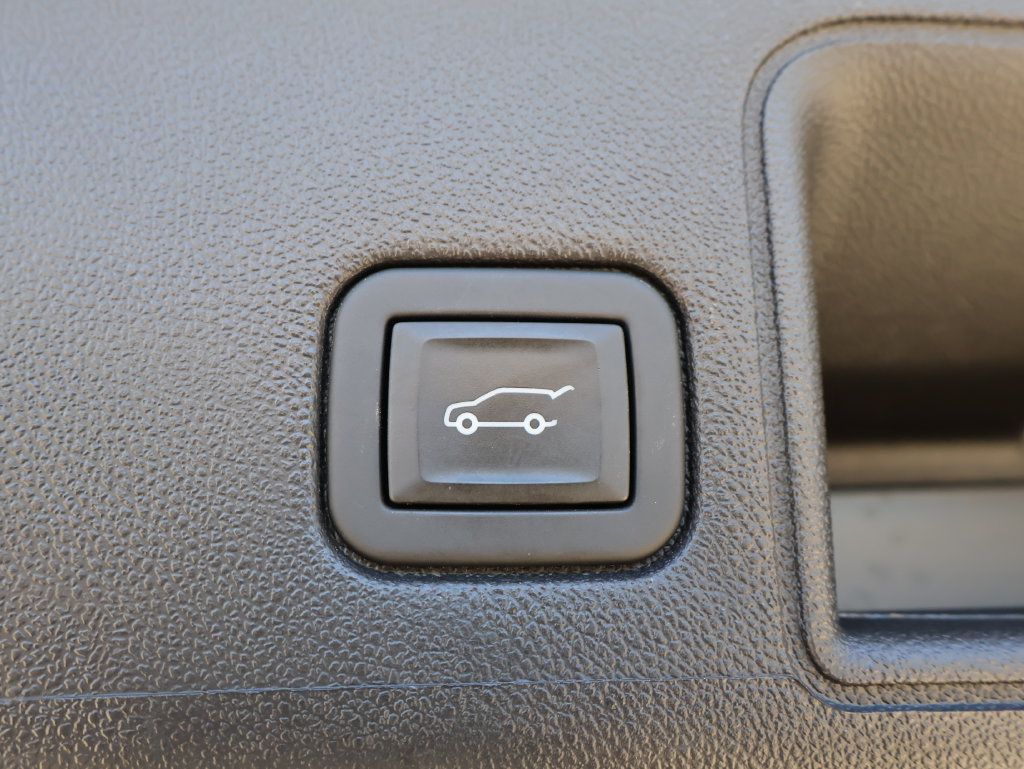Used 2024 GMC Terrain Denali w/ Denali Premium Package AWD/4WD image 30