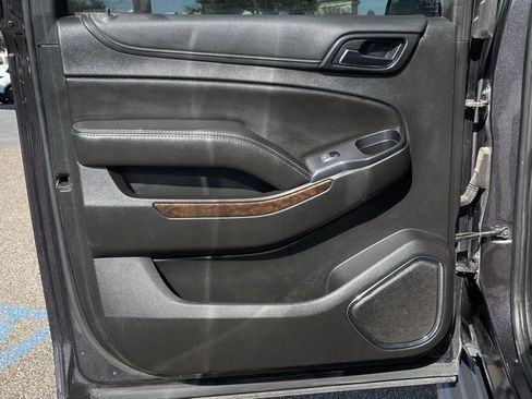 Used 2018 Chevrolet Suburban LT w/ Luxury Package image 9