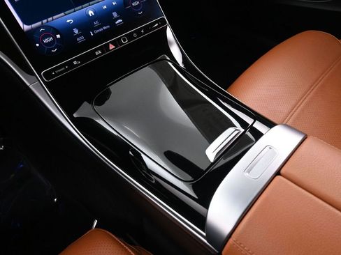 Used 2024 Mercedes-Benz C 300 4MATIC Sedan image 47