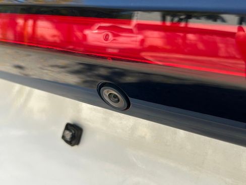 Certified 2023 Chrysler Pacifica Touring-L FWD image 39
